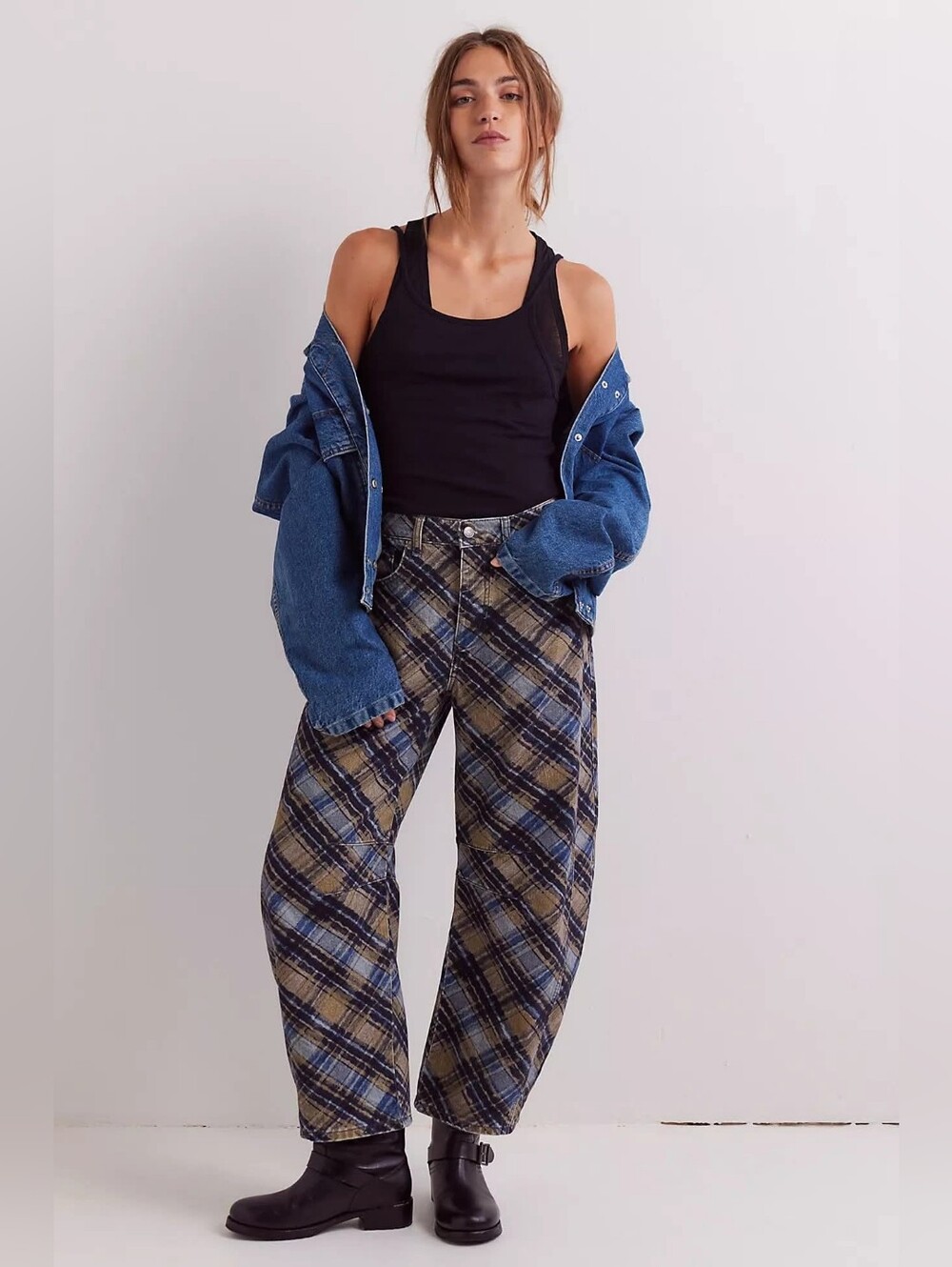 We The Free Good Luck Mid Rise  Barrel Jeans in Grunge Plaid Size 25. Runs Lrg.